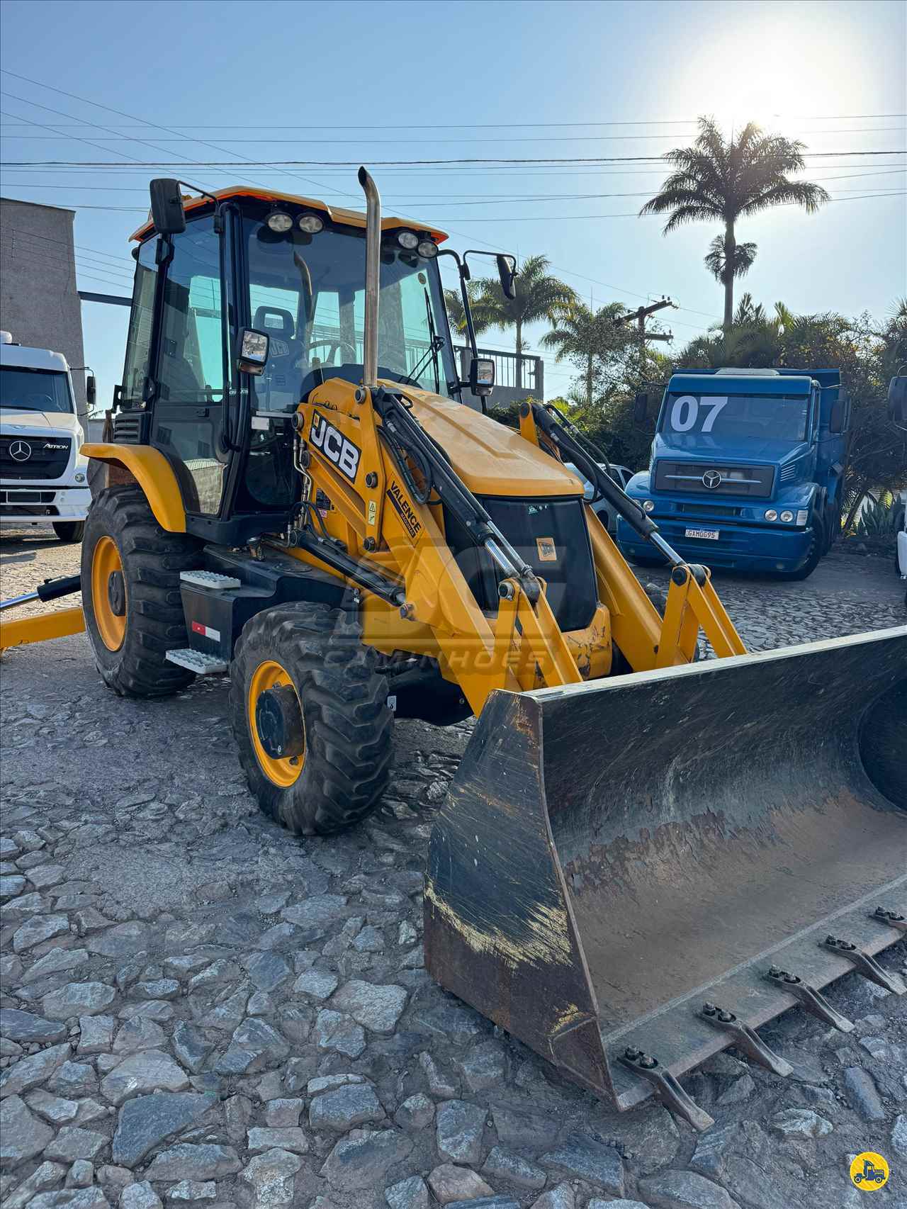 RETRO ESCAVADEIRA JCB 3CX Tração 4x4 JG Veículos e Caminhões CONSELHEIRO LAFAIETE MINAS GERAIS MG